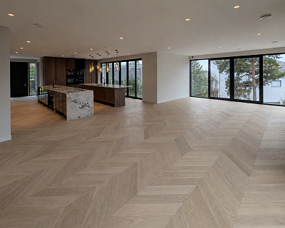Chevron oak parquet in Naturale colour, Prime grade